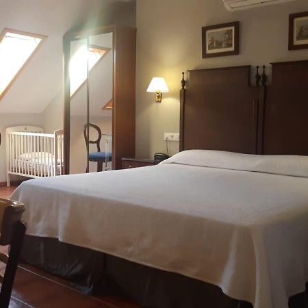 Hotel Iberia Plaza América Caces Kültér fotó