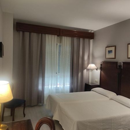Hotel Iberia Plaza América Caces Kültér fotó