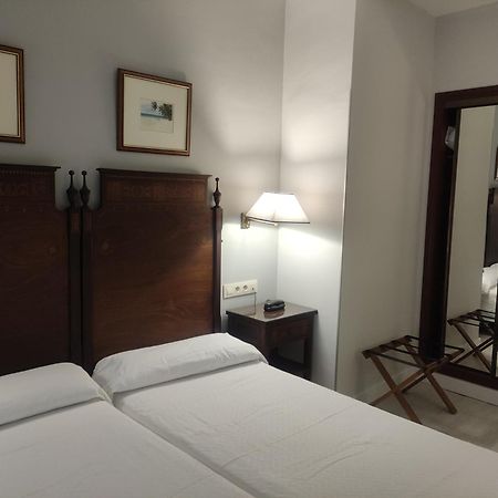 Hotel Iberia Plaza América Caces Kültér fotó