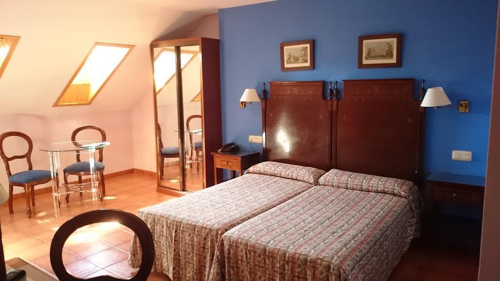 Hotel Iberia Plaza América Caces Szoba fotó