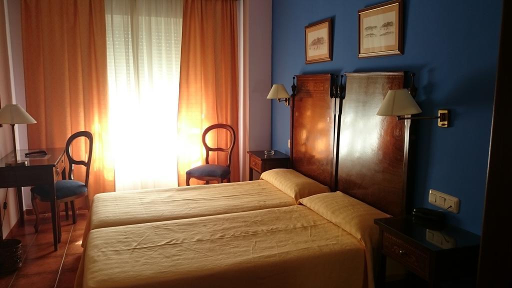 Hotel Iberia Plaza América Caces Szoba fotó