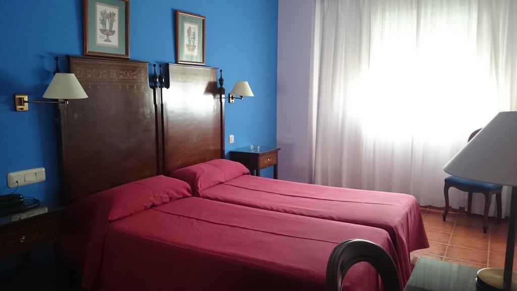 Hotel Iberia Plaza América Caces Szoba fotó