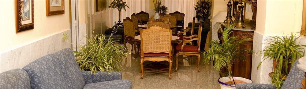 Hotel Iberia Plaza América Caces Kültér fotó