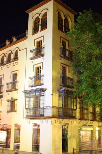 Hotel Iberia Plaza América Caces Kültér fotó
