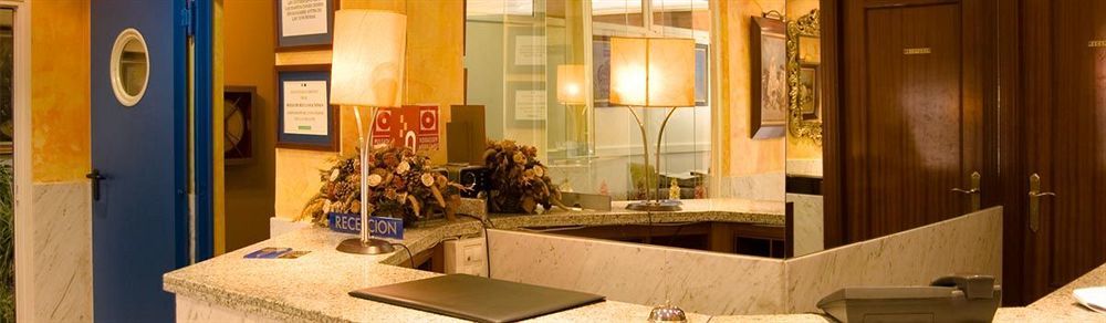 Hotel Iberia Plaza América Caces Kültér fotó