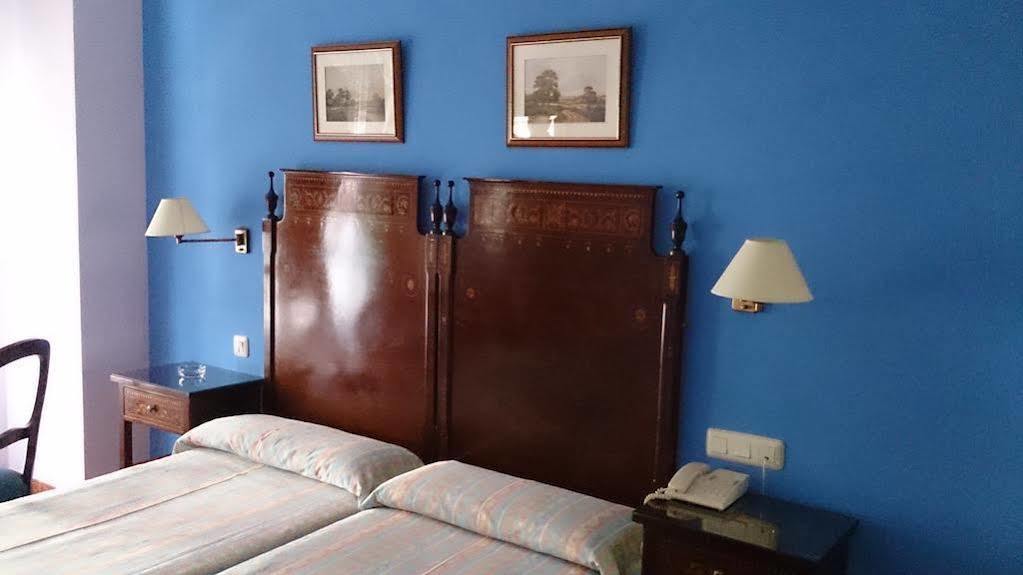 Hotel Iberia Plaza América Caces Kültér fotó